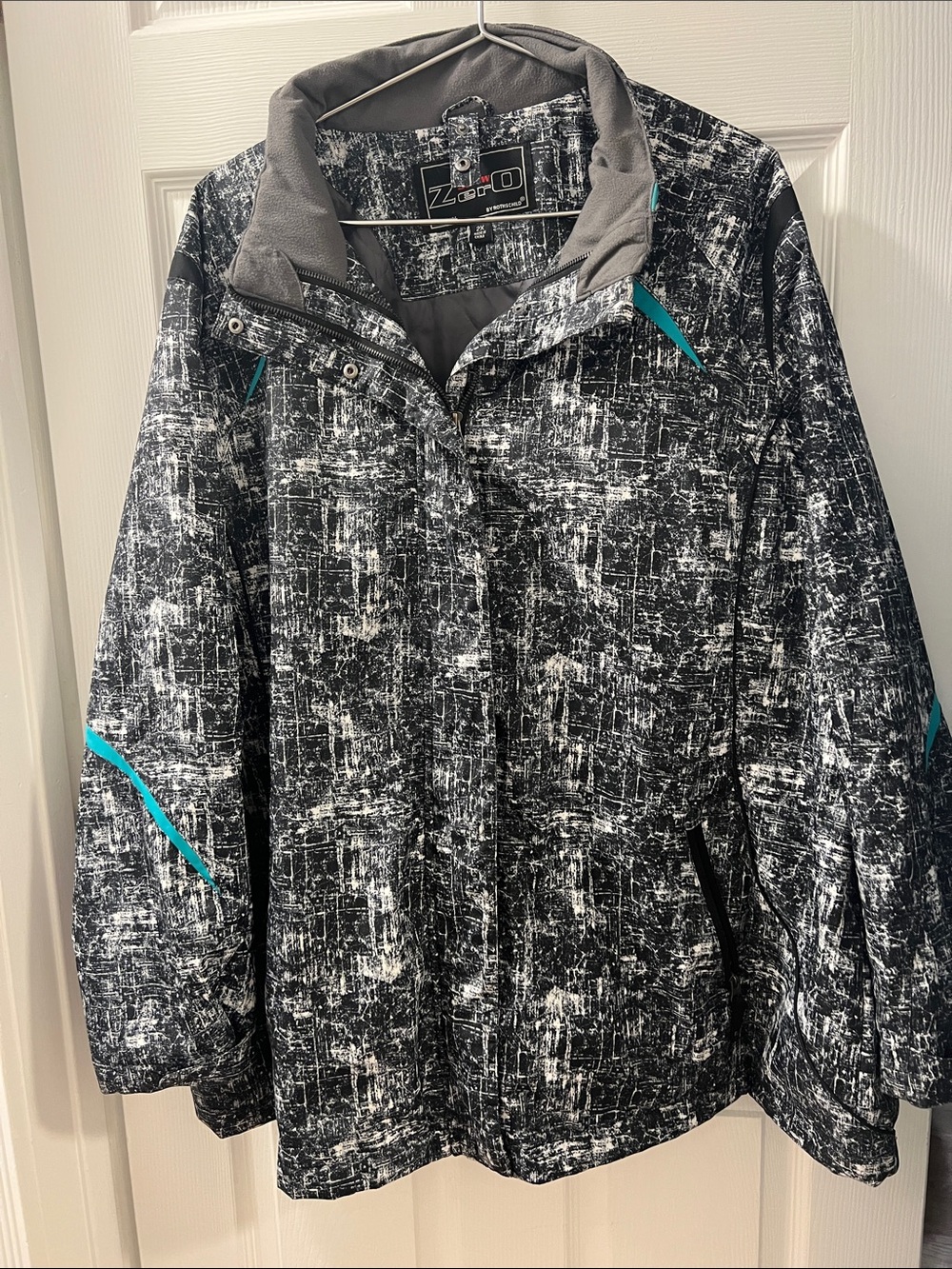 ZeroXposur Black & White Abstract Ski Jacket with Teal Accents